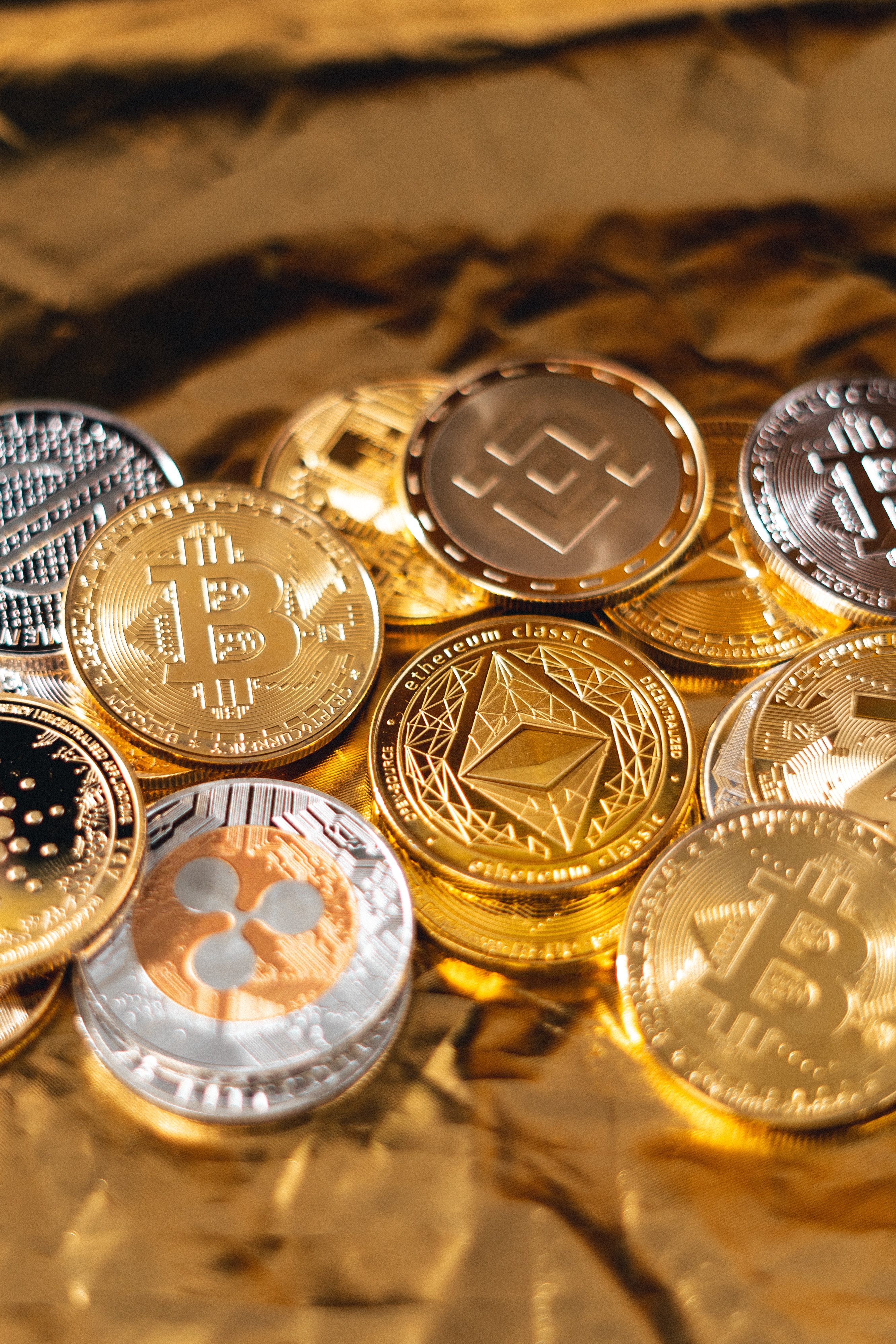 Coin Aska's Crypto Shop in Dubai, convert cryptos in cash, convert cash in cryptos, doorstep delivery available